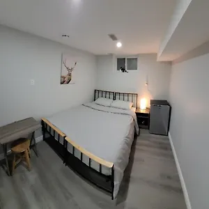 Guest house Basement - Master Bedrooms In Bayview Village, Toronto